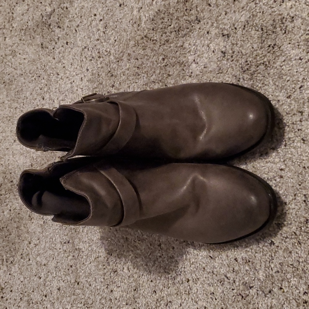 Bear Traps Dark Grey booties